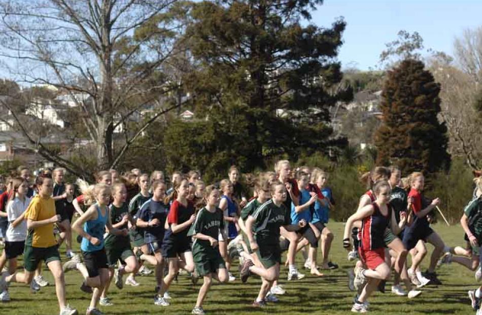 Start of the Year 8 Girls' race.