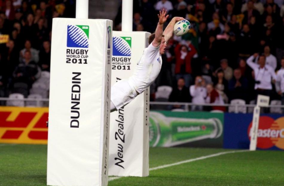 Chris Ashton scores a try for England. Photo: REUTERS/Stefan Wermuth