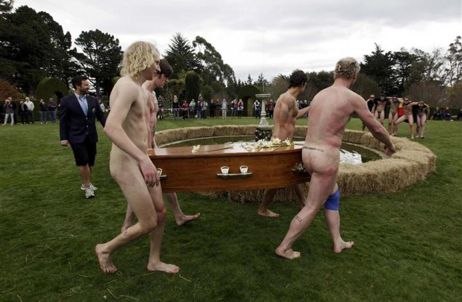 Nude Blacks carry the "coffin" of a teammate. REUTERS/Stefan Wermuth