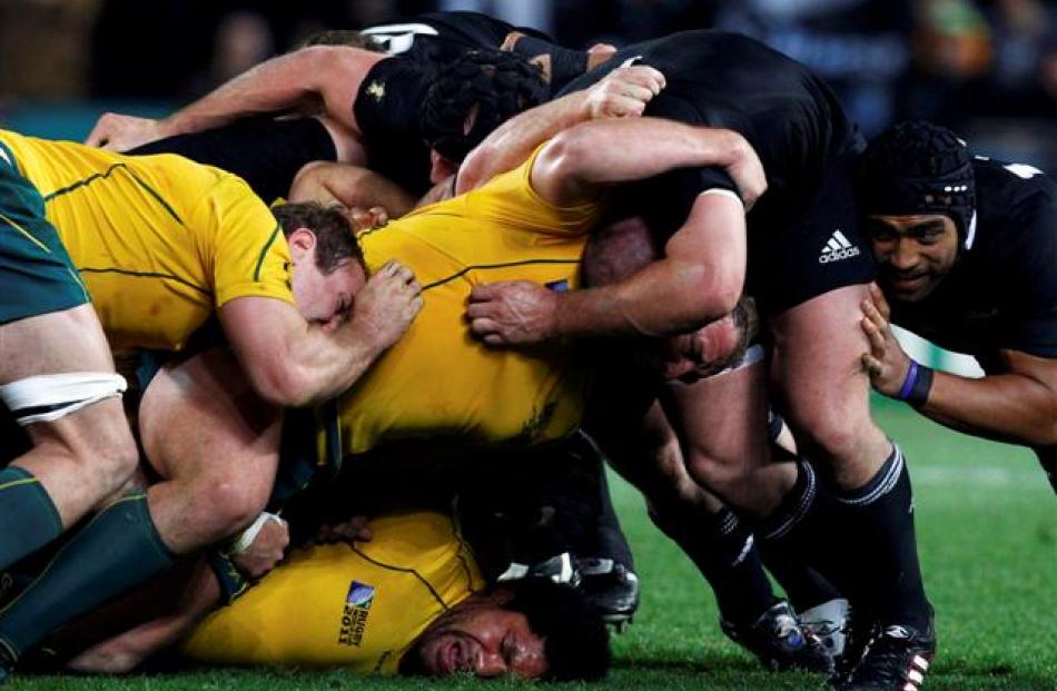 The packs contest a scrum. REUTERS/David Gray