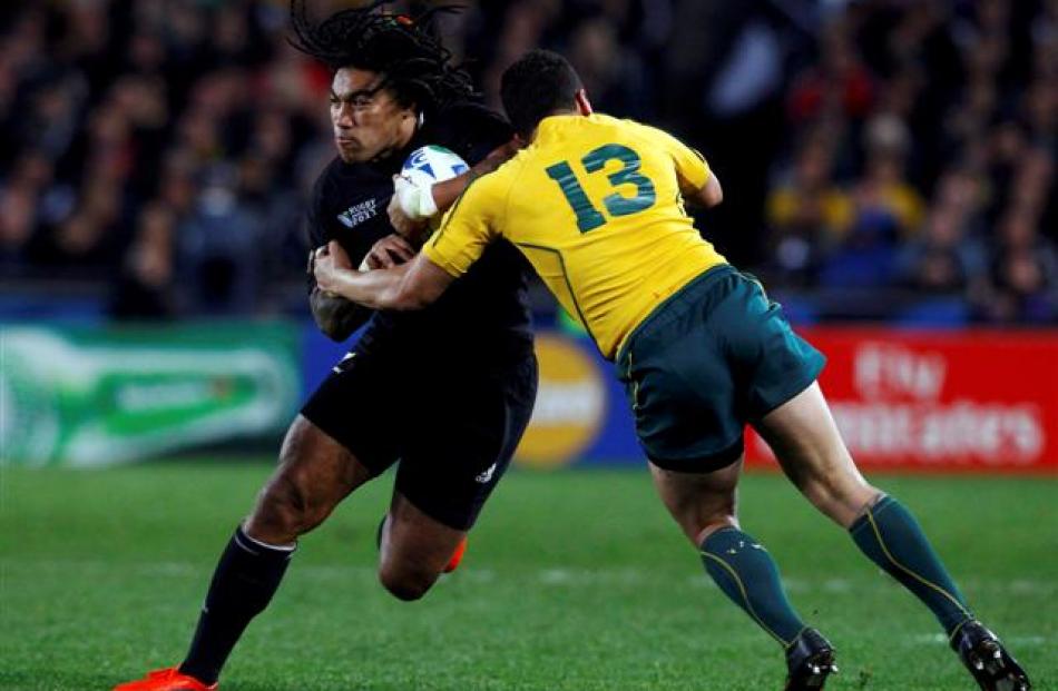 Anthony Faingaa tackles Ma'a Nonu. REUTERS/David Gray