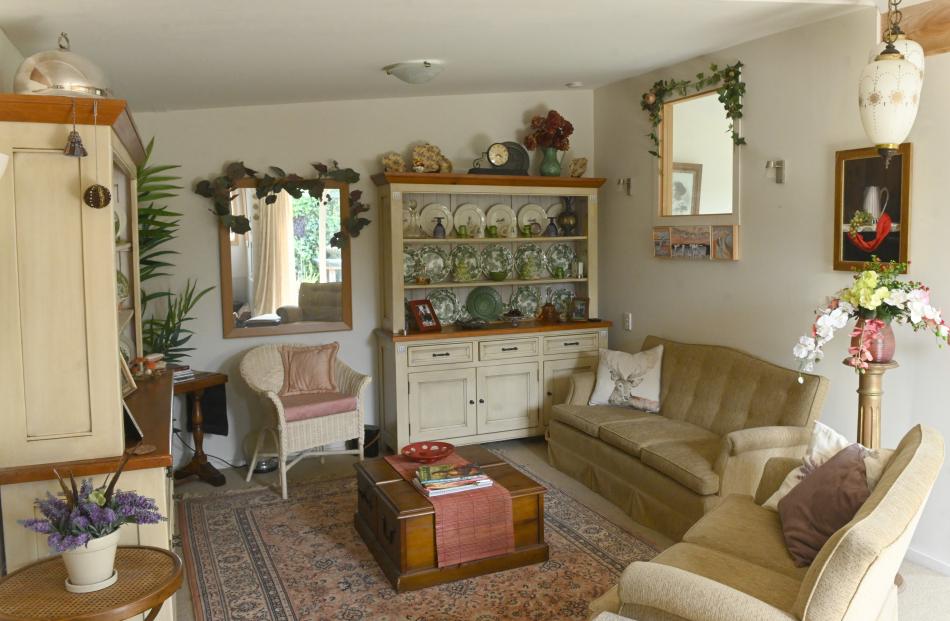Large dressers and old china shifted with Mrs Jenkins from the Mona Vale gatehouse. 
