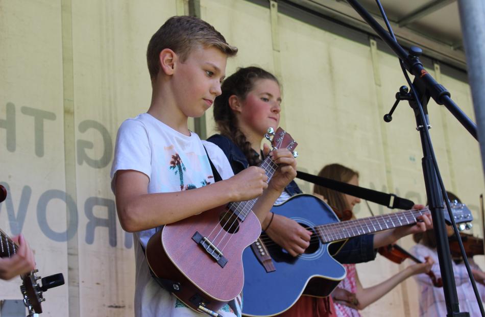 Keeping the crowds entertained were Seth Beer (12) and Ruby Squires (15).
