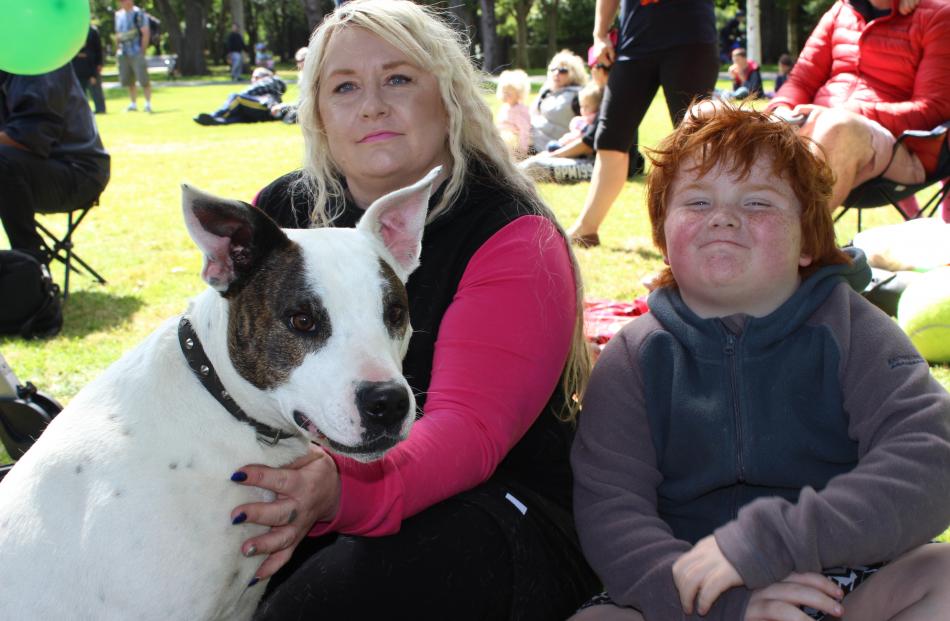 Making the most of a shaded spot are Amanda Barrett, her son Saint (7) and dog Shady.
