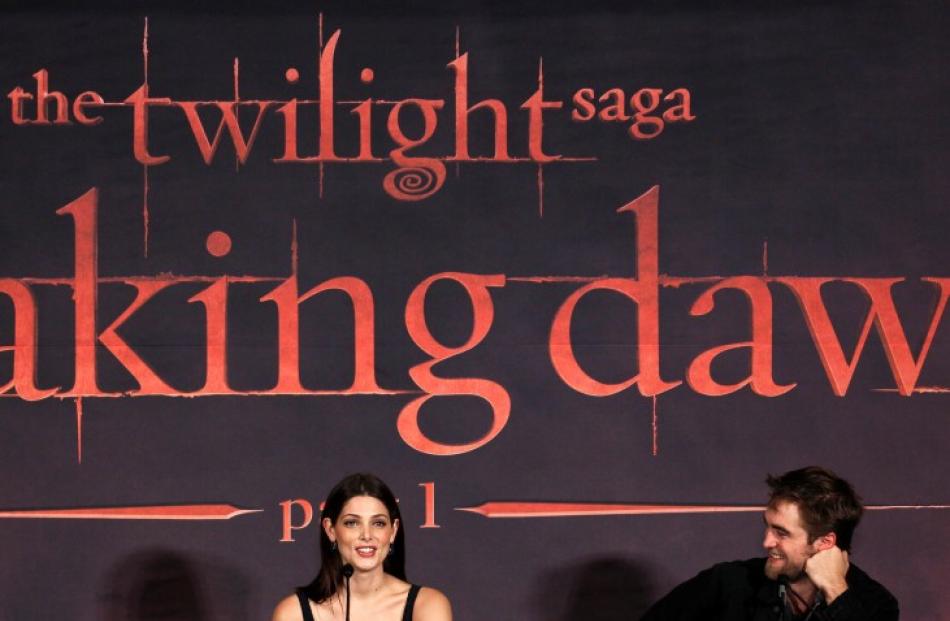 Cast members Ashley Greene (L) and Robert Pattinson attend a news conference to promote 'Breaking...