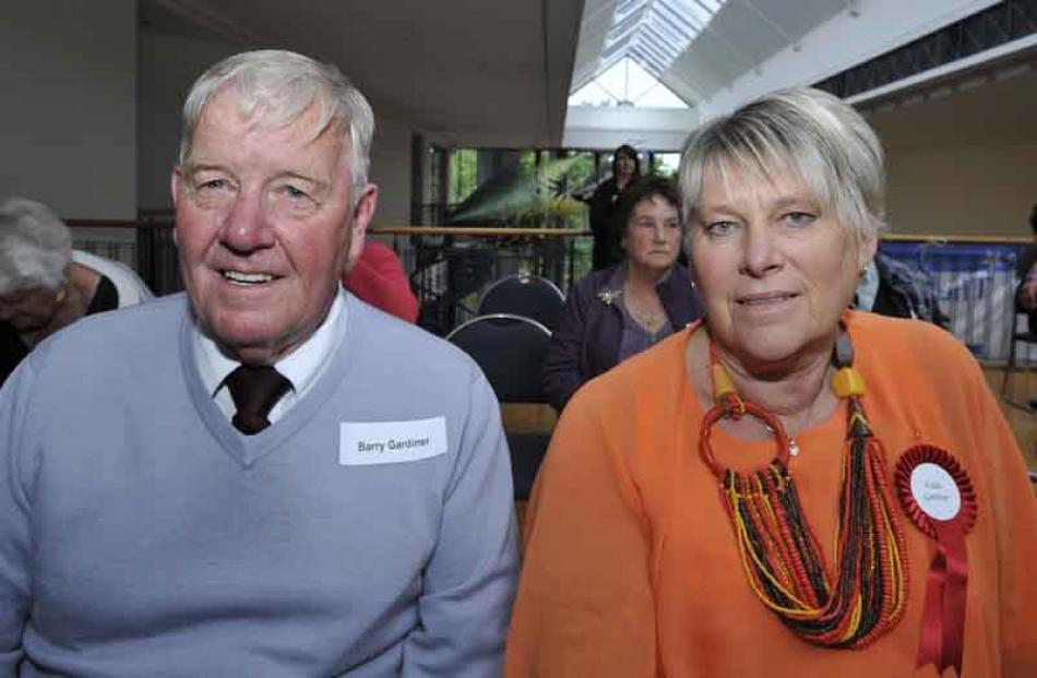 Barry and Valda Gardiner relax before the start of the 2011 Dunedin
...