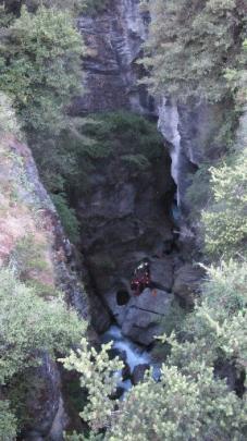 LandSAR Wanaka search and rescue volunteers struggle to save Dion at the bottom of the Mototapu...