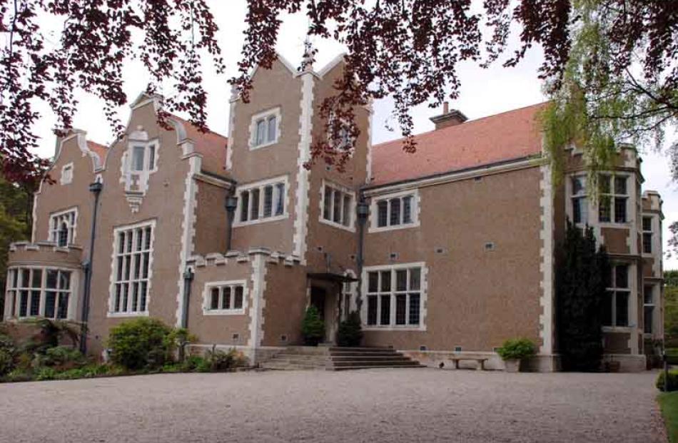The forecourt and main entrance. Photo by Jane Dawber.