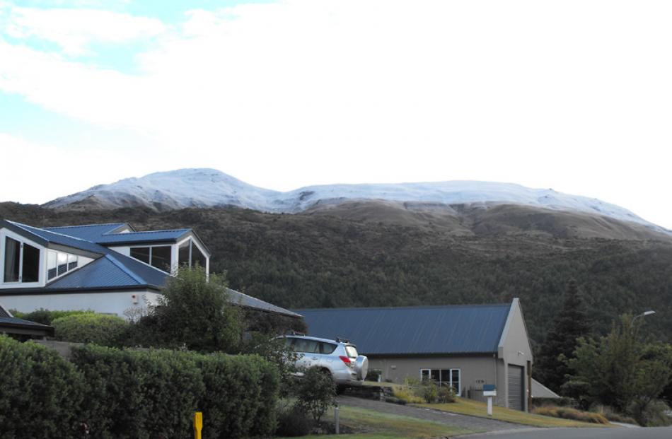 Arrowtown wakes up to snow on the hill. Photo by Olivia Caldwell.