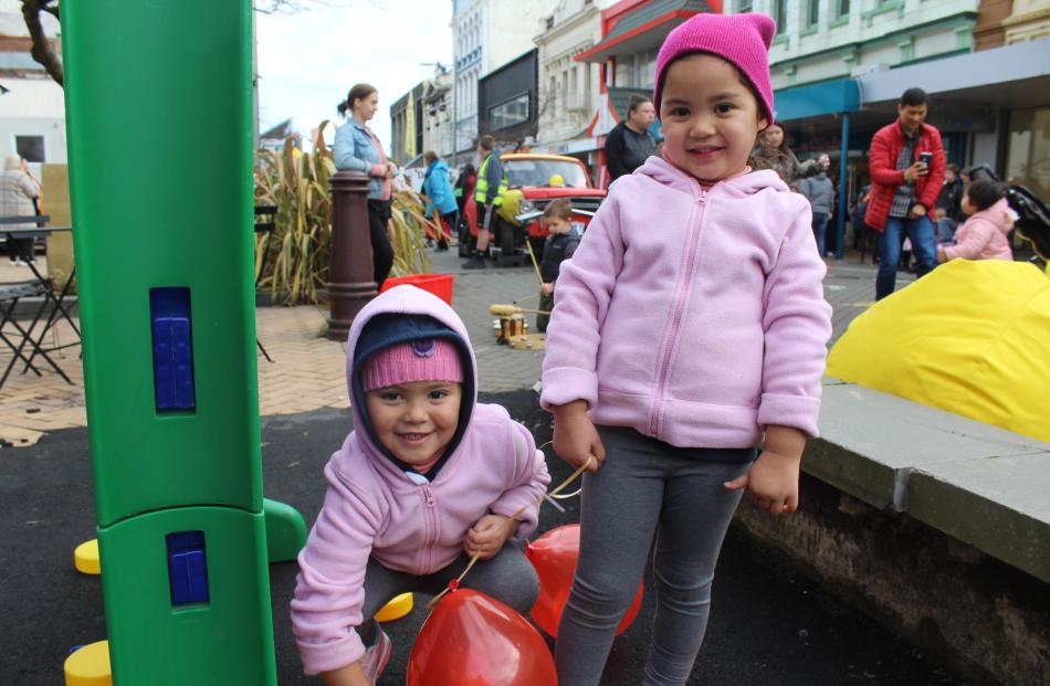 Keisha (4) and Keiana (3) Tokona-Cash;