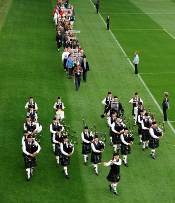 The march past of athletes, led by a pipe band.