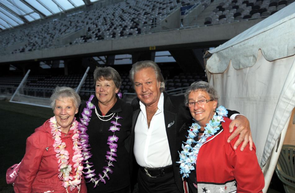 May Young, of Scotland, Helen McCormick, of Clyde, entertainer John Rowles and Coleen Williamson,...