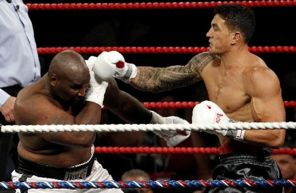 boxing_knockout_win_for_sonny_bill_williams_4f32d802e1.JPG