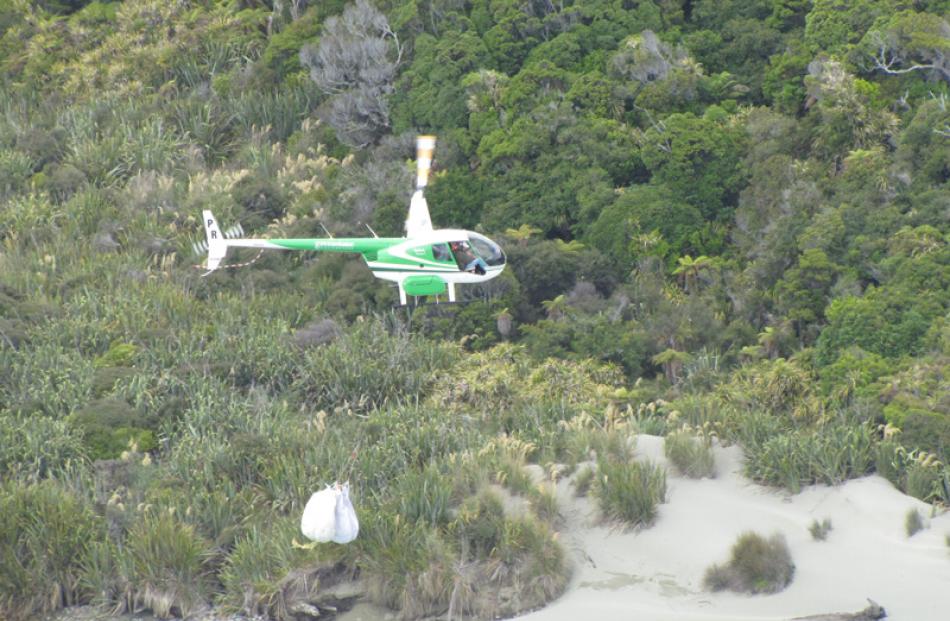 Greenstone Helicopters aircraft carries fadges of rubbish.