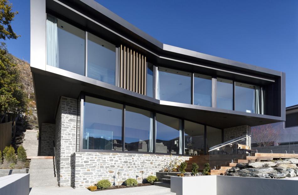 Willow House in Queenstown by AQA Alessandro Quadrelli Architetto. 