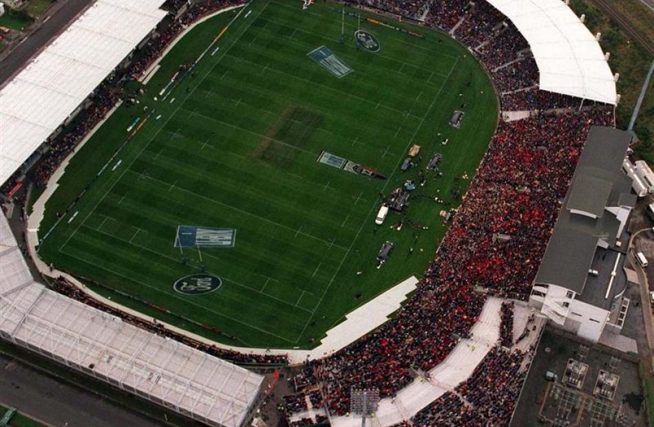 An aerial shot of Carisbrook during the 1999 final between the Highlanders and the Crusaders.