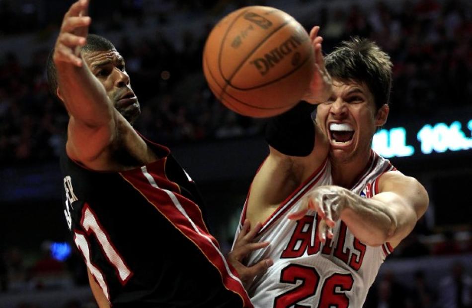 Chicago Bulls' Kyle Korver (R) makes a pass against Miami Heat's Shane Battier during their NBA...