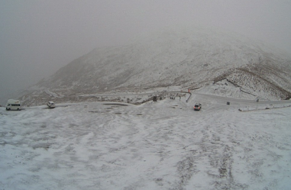 A snowy Crown Range this morning. Photo: MetService