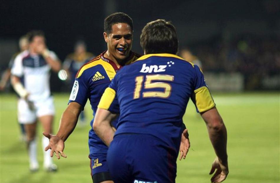 Aaron Smith celebrates with Ben Smith after his first try. (Photo by Teaukura Moetaua/Getty Images)