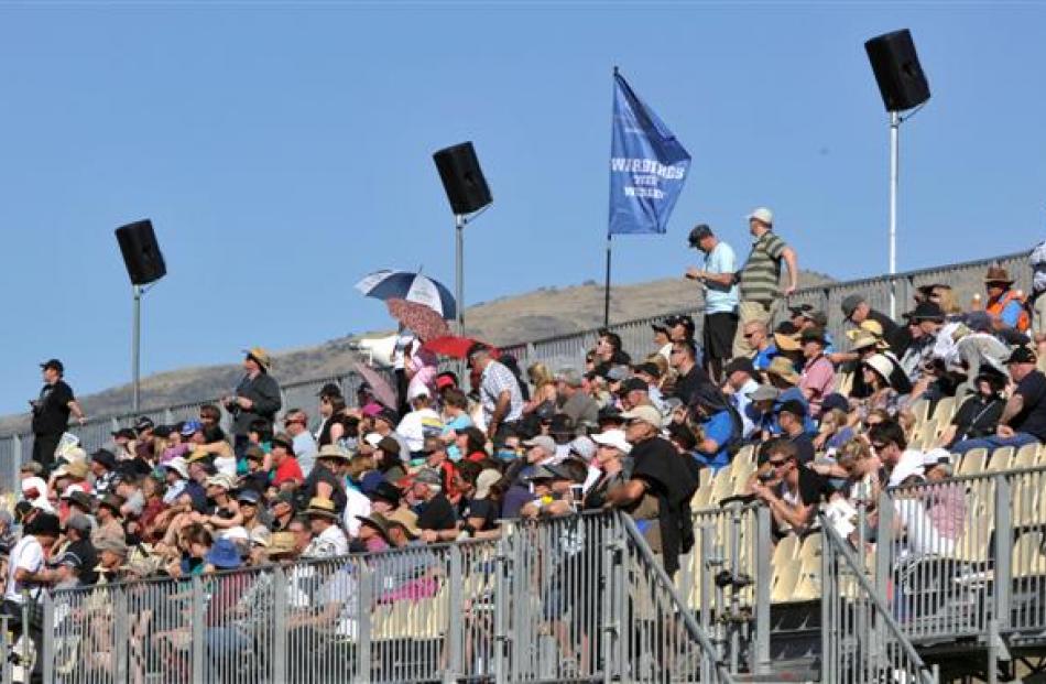 The crowd watches during the practice day. Photo by Gregor Richardon.