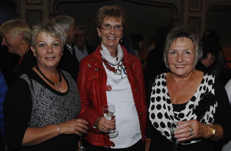 From left: Alison Kean of Mosgiel, Gaye McArthur and Kathryn Fagg both of Outram