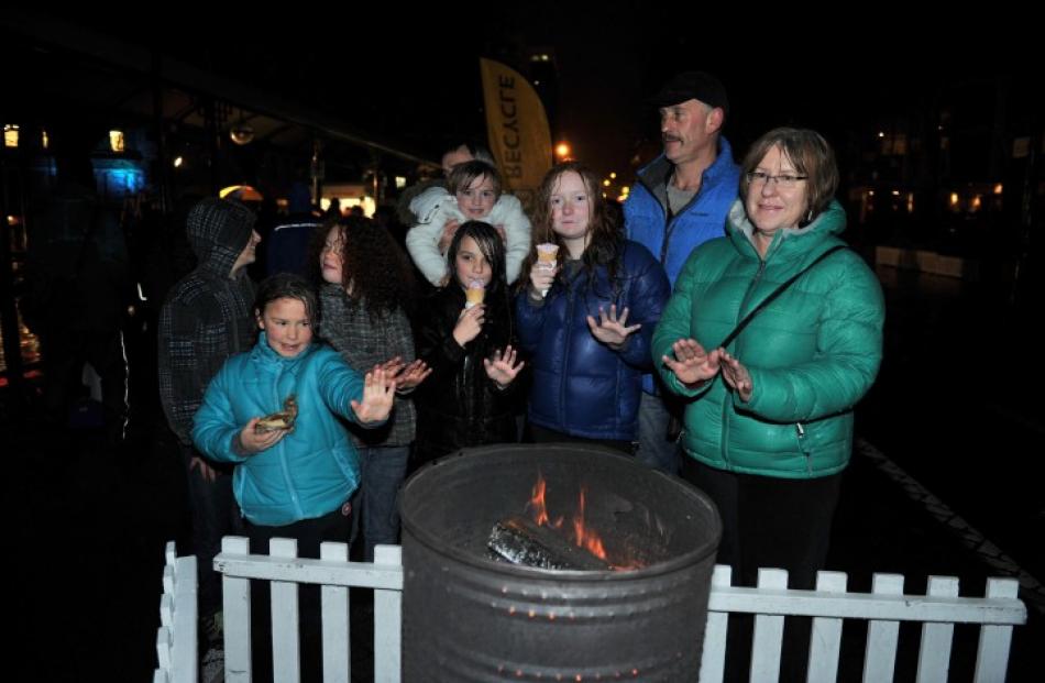 Wet weather put a damper on Dunedin's Midwinter Carnival last night, but organisers are hoping...