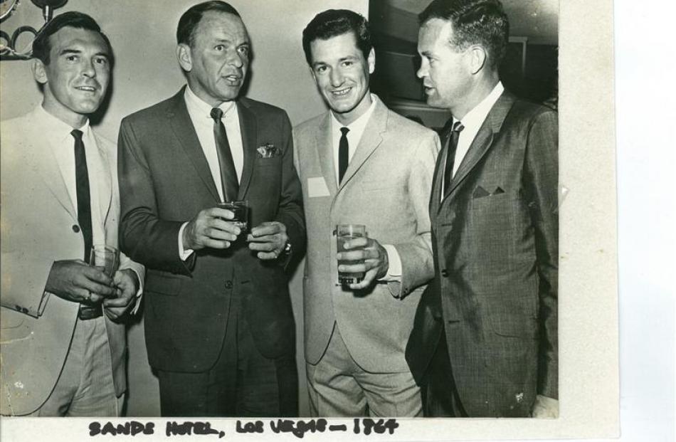 Peter Posa (centre) shares a drink with Frank Sinatra (left) at the Sands Hotel, Las Vegas, in 1964.