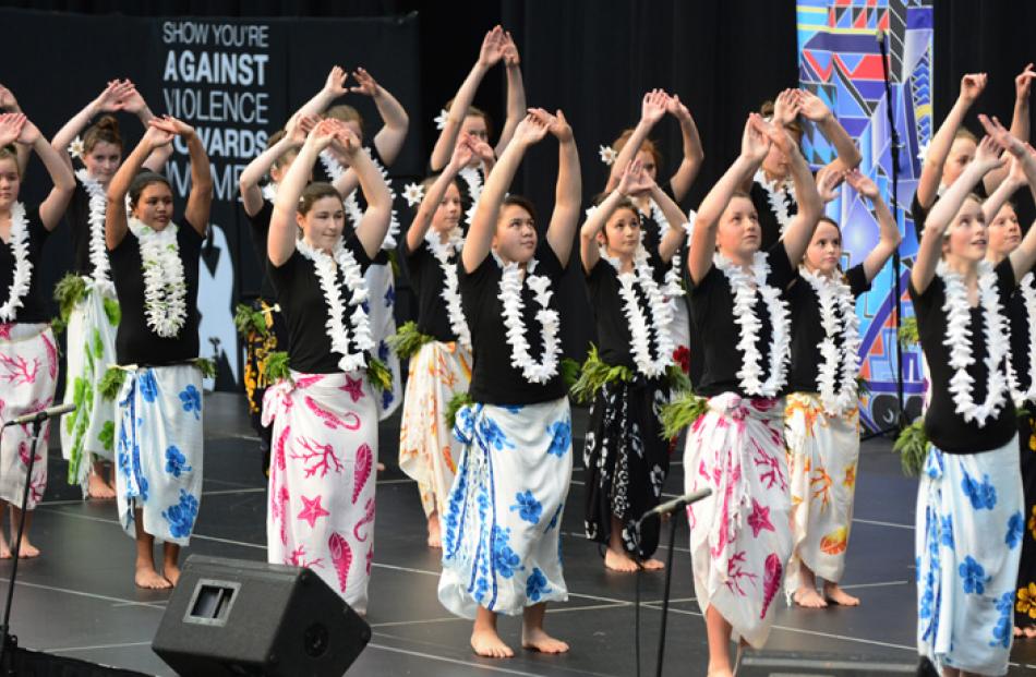 Tahuna Normal Intermediate School's Cook Island group.