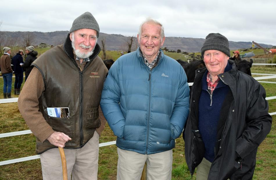 Catching up before the sale are (from left) Richard Anderson, of Bannockburn, Murray Dennison, of...