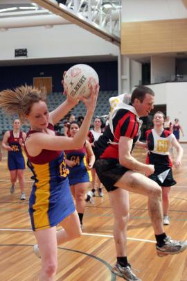 Amber Parkinson (Otago-Southland) beats Rueben Costello (Canterbury) in their netball match.