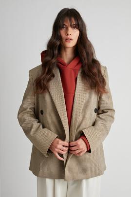Relaxed tailoring and soft spring hues are captured in Camilla and Marc’s Rula Blazer in Citrus...