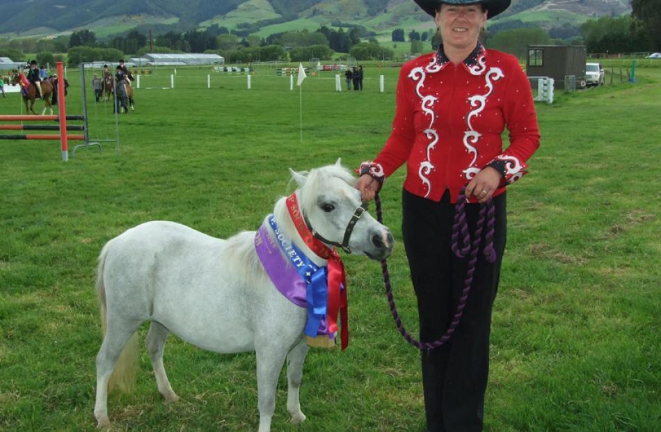 Ewa McKay, of Wendonside, with pony Chantilly Lace.