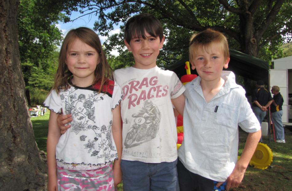 Aaria Rowe (5) of Roxburgh, Haami Rowe (7) of Roxburgh, and Brayden Welsh of Millers Flat.