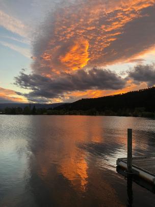 Sunset at the Lowburn boat harbour at Lake Dunstan on New Year's Eve. PHOTO: ANNE GOSNELL