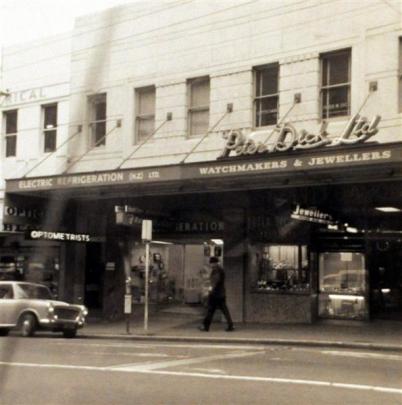 The Peter Dick Ltd store in Princes St in the 1960s.