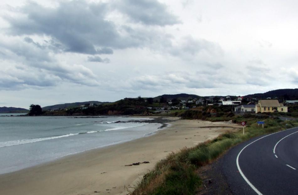 About 22km south of Balclutha is the seaside township of Kaka Point.