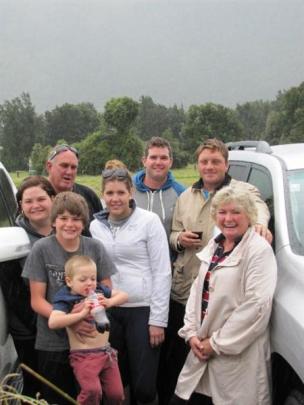 Ali McKelvie, Tony McKelvie, Gus McKelvie (12), Ryan McKelvie (2), Michelle Carrington, Bob...