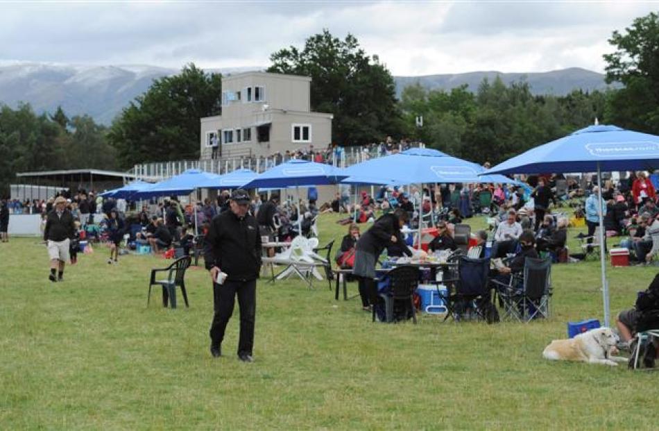 Some of the crowd at the races.