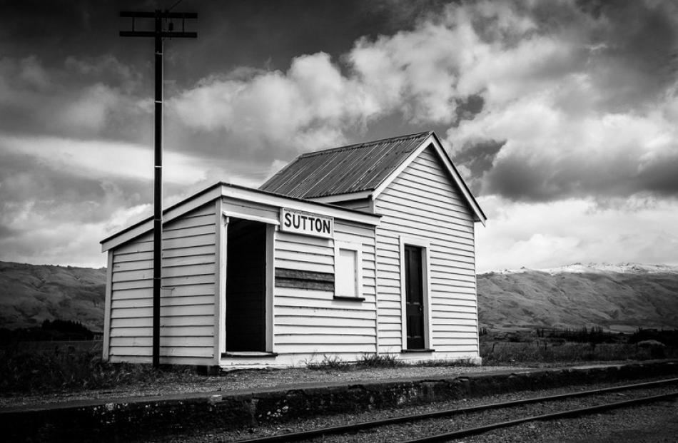 Open Prints

Honours:

Glenn Symon, Dunedin

'Sutton Station'