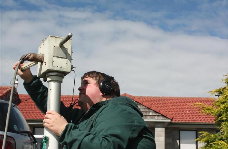 Mr Bailey  tracks a weather balloon. Photos by Allison Rudd.