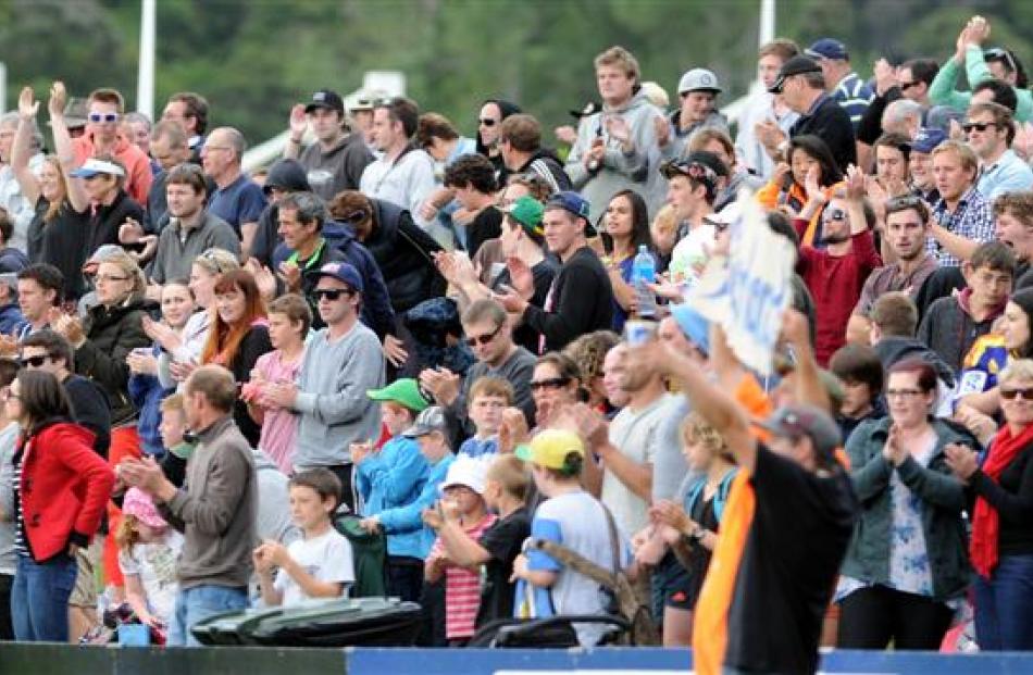 The crowd gives a standing ovation to the Otago Volts after their victory.