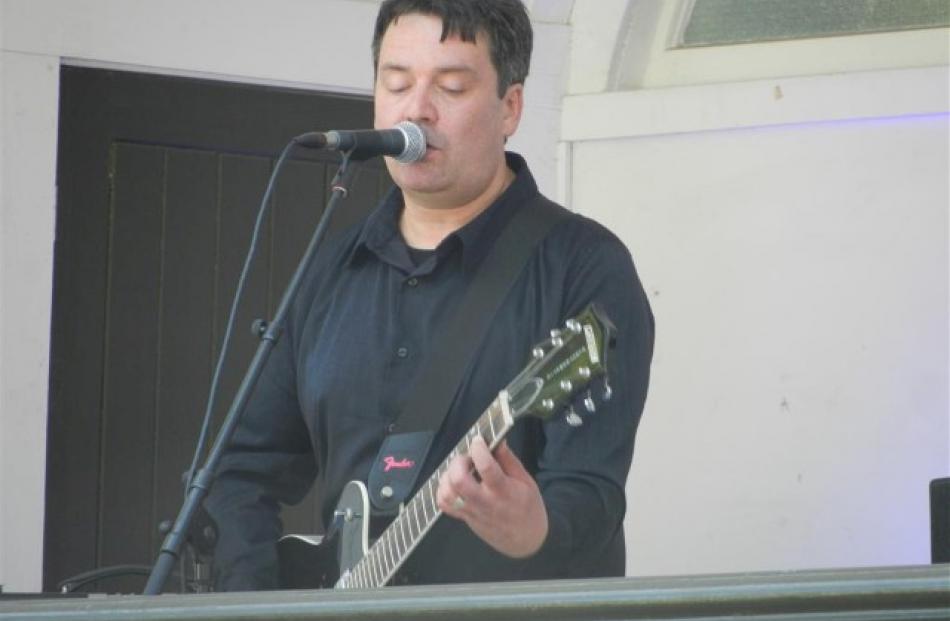 Frontman Martin Phillips led his band through a rousing set.