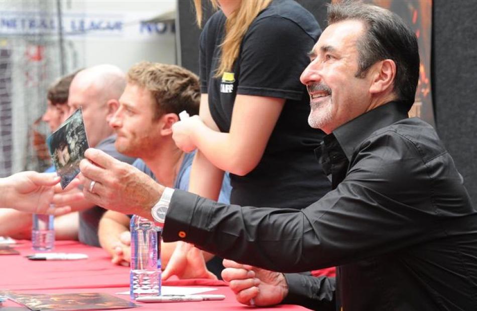 Hobbit actor William Kircher signs autographs. Photo by Craig Baxter
