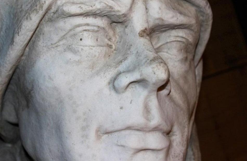 A close-up of the Christchurch Scott statue.