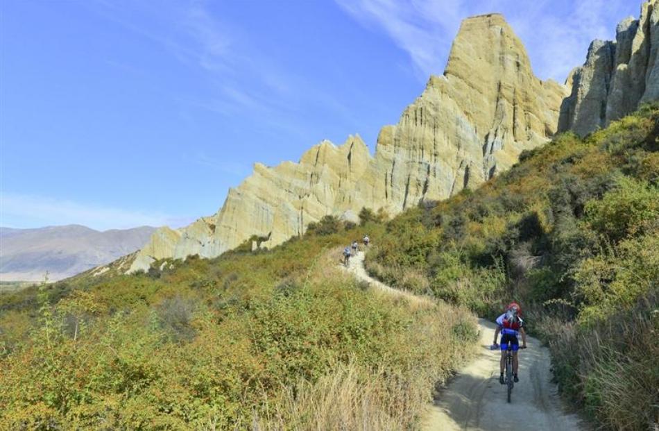 Teams ride  past the clay cliffs near Omarama.  Photo from GodZone.