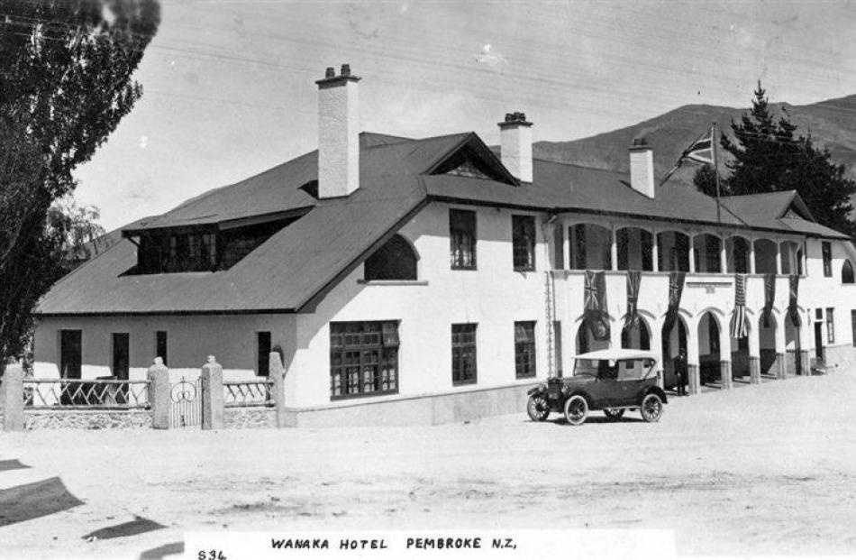 A postcard showing the Wanaka Hotel in Ardmore St in 1923. It burnt  down in 1958.