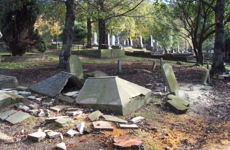 Chinese graves in 2007.
