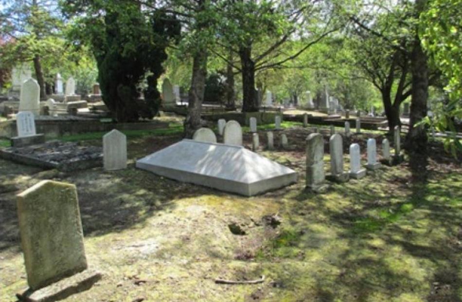 Chinese graves in 2012.