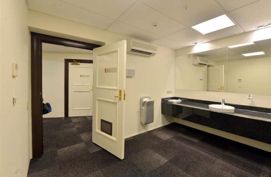 The soloists' dressing room in the town hall.