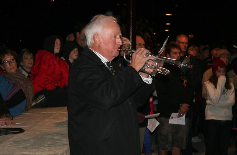The dawn service in Queenstown. Photo by Mountain Scene.